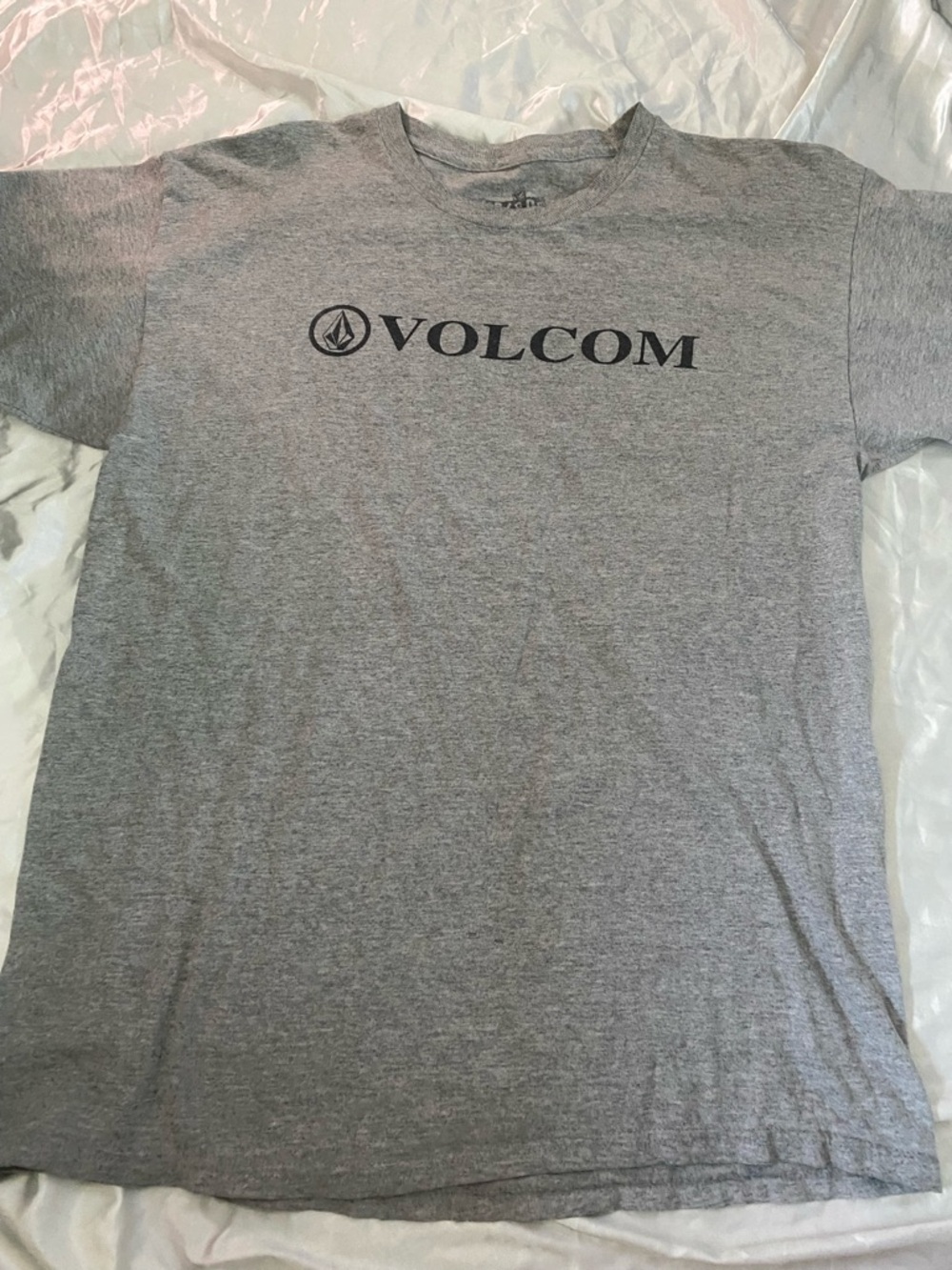 🔥volcom t shirt